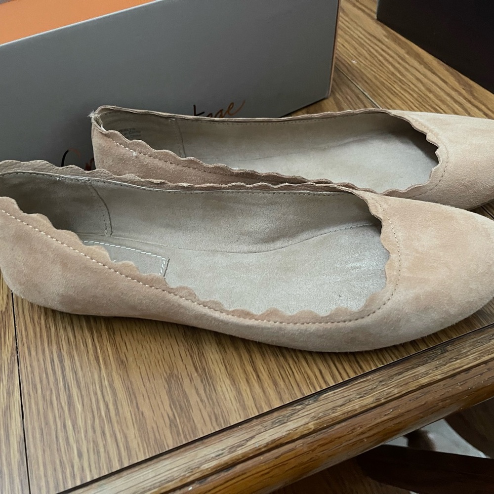 Scalloped Edge Women's Flats